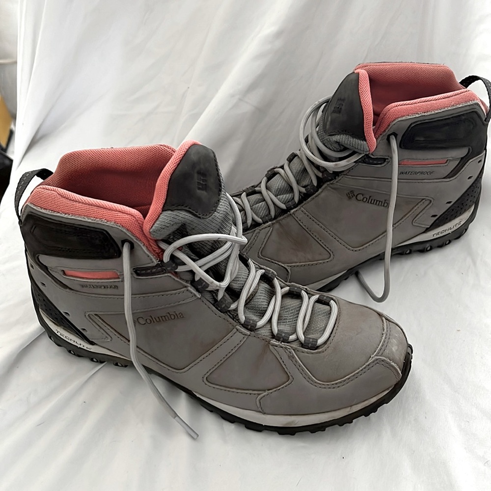 Columbia Techlite Omni Grip culvert 2 mid Hiking boots for women waterproof 9